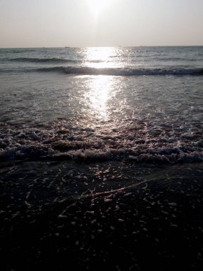 Sahilde güzel deniz dalgaları