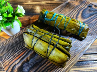  Geleneksel buraların enfes bir sunumu (pirinç kekleri) 