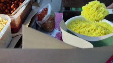 Nasi kuning (Endonezyaca: 