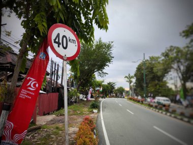 Balikpapan-Doğu Borneo 17 Ağustos 2024, Hız Sınırı Şehir Caddesinde 40 Km