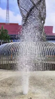 Balikpapan-Endonezya Ağustos 31,2024 Bekapai Parkı balikpapan Parkı 'ndaki etkileyici ve güzel çeşmeler