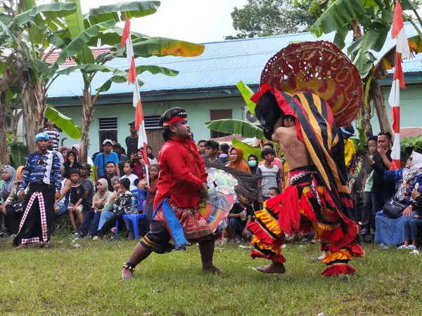 stock image Balikpapan-Indonesia September 1st,2024 Fighting kuda lumping player,Kuda lumping: A traditional Javanese art in which dancers ride wooden or bamboo horses