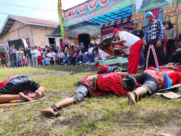 stock image Balikpapan-Indonesia September 1st,2024 PossessionKuda lumping player, Kuda lumping: A traditional Javanese art in which dancers ride wooden or bamboo horses