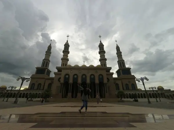 stock image Samarinda-East Kalimantan January 2nd,2020  Baitul Muttaqien Mosque, magnificent mosque, famous mosque, the largest mosque and Islamic center in Samarinda