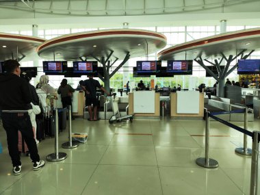 Balikpapan-East Kalimantan September 02,2024 Crowd People queue check in at airlines counter in Sultan Aji Muhammad Sulaiman airport clipart