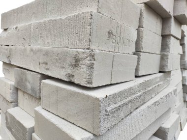 Bir depoya istiflenmiş hafif tuğlalar, balikpapan