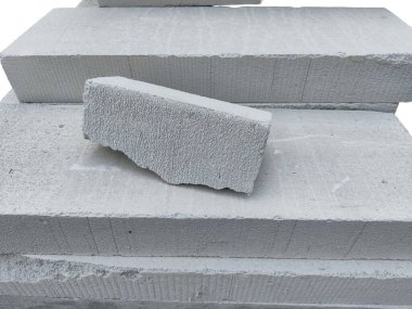 Bir depoya istiflenmiş hafif tuğlalar, balikpapan