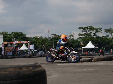 Balikpapan-East Kalimantan November 09,2024 Motorcyclists practice leaning into fast turns on the track at Balikpapan Sport and Convention Center, Indonesian road race, Grace race clipart