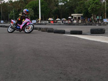 Balikpapan-East Kalimantan November 09,2024 Motorcyclists practice leaning into fast turns on the track at Balikpapan Sport and Convention Center, Indonesian road race, Grace race clipart