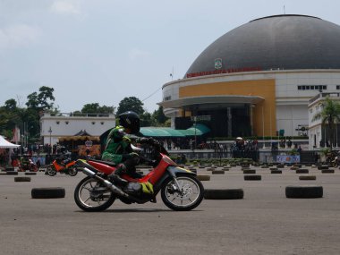 Balikpapan-East Kalimantan November 09,2024 Motorcyclists practice leaning into fast turns on the track at Balikpapan Sport and Convention Center, Indonesian road race, Grace race clipart