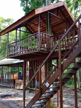 Meranti Ormanı Balikpapan, Meranti Turizm ve Balikpapan 'ın ortasında ağaç evi.