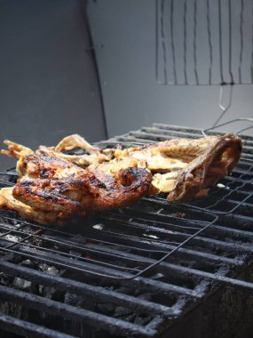  Izgara tavuk. Izgara tavuk. Barbekü Tavuğu. - Öğle yemeği. Akşam yemeği. Atıştırmalık Yiyecekler. Açık Yemek. Açık hava etkinliği. Pişmiş tavuk göğsü. Izgara et. İştah açıcı ızgara