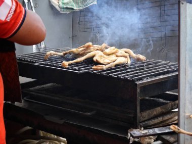 Izgara tavuk. Izgara tavuk. Barbekü Tavuğu. - Öğle yemeği. Akşam yemeği. Atıştırmalık Yiyecekler. Açık Yemek. Açık hava etkinliği. Pişmiş tavuk göğsü. Izgara et. İştah açıcı ızgara