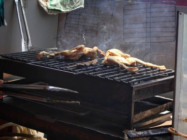 Izgara tavuk. Izgara tavuk. Barbekü Tavuğu. - Öğle yemeği. Akşam yemeği. Atıştırmalık Yiyecekler. Açık Yemek. Açık hava etkinliği. Pişmiş tavuk göğsü. Izgara et. İştah açıcı ızgara