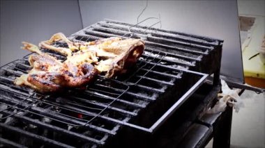 Balikpapan-Doğu Kalimantan 17 Kasım 2024 Izgara Tavuk. Izgara tavuk. Barbekü Tavuğu. - Öğle yemeği. Akşam yemeği. Atıştırmalık Yiyecekler. Açık Yemek. Açık hava etkinliği. Pişmiş tavuk göğsü. Izgara et. İştah açıcı ızgara