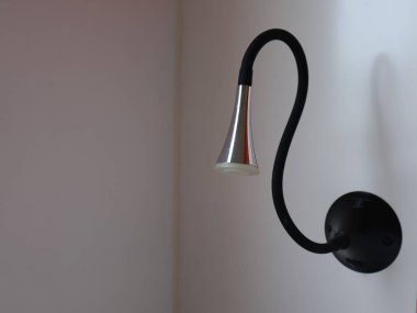 Otelin yatak odasında güzel dekoratif lambalar, oda dekorasyonu veya ev dekorasyonu.