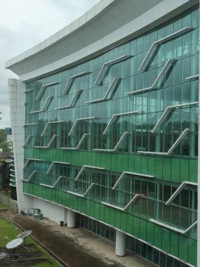 Balikpapan-Doğu Kalimantan 19 Kasım 2024 Endonezya 'nın Balikpapan kentindeki Sultan Aji Muhammad Sulaiman Sepinggan Uluslararası Havalimanı dış görünümü