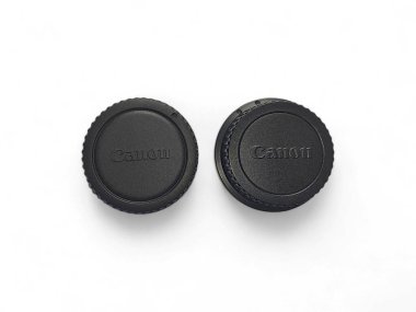 Beyaz arka planda Balikpapan-Endonezya Aralık 11, 2024 canon dslr gövde kapağı, izole beyaz arka plan, kapakta Canon marka logo