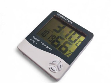 Balikpapan-Endonezya 11 Aralık 2024 Dijital termometre. Sıcaklık ve nem göstergesi. Beyaz izole arkaplan, HTC-1