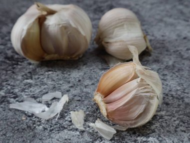 Taze soğan ve sarımsaklı karanfil, sarımsaklı fotoğraf, sarımsaklı karanfil yemek fotoğrafı.