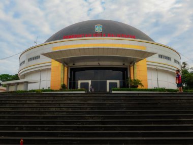 Balikpapan 26 Aralık 2024 Balikpapan Spor ve Kongre Merkezi (BSCC) veya Kubbe balikpapan, Endonezya 'nın başkenti Balikpapan' da bulunan çok amaçlı bir binadır..