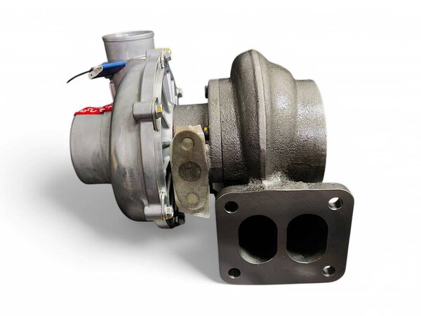 Balikpapan-Indonesia 14 марта 2025 Закрыть турбокомпрессор (также известный как турбокомпрессор или турбокомпрессор) является принудительным индукционным устройством, которое питается от потока выхлопных газов, изолированных на белом