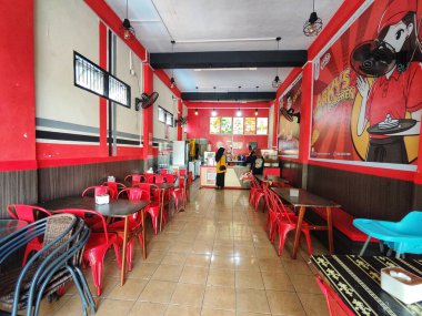 Balikpapan-Endonezya Nisan 12, 2025 Arkys tavuk mağazası, birkaç popüler kızarmış tavuk restoranı ve markası vardır.