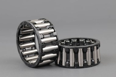 Rota izole edildi. Yüksek performanslı makinelerde kullanılan süper hassas rulo yatakları.