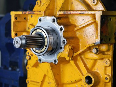 Allison iletimi, 8000 serisi, çıkış şaftı iletimini gösteriyor. Montaj Allison şanzımanı.