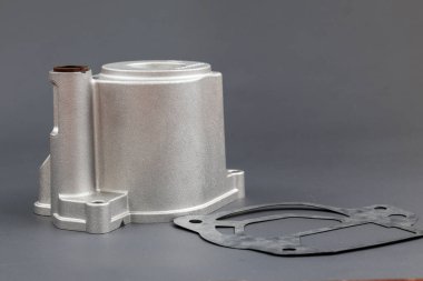 Vakum filtresi Allison transmisyonu gri arka planda conta ile.