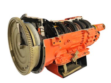 25 Ağustos 2025 'te Balikpapan-Endonezya Allison' un karmaşık iç vites, debriyaj ve mekanik bileşenlerini gösteren görüntüsü. Beyaz arkaplanda izole.