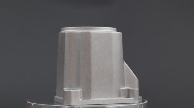 Vakum filtresi Allison iletimi dönüşümlü ekranda. İzole edilmiş gri arkaplan.