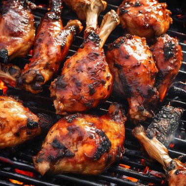 Dumanlı BBQ Tavuk Budu ve Mükemmel Izgara Kalçalar