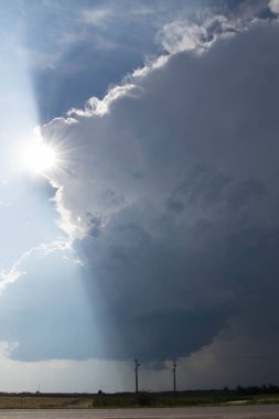 Kasırga, Martensville, Saskatchewan 'da Huni Bulutlu Süper Hücreleri Uyardı