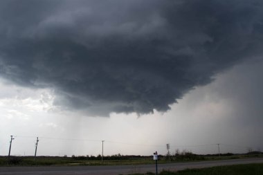 Kasırga, Martensville, Saskatchewan 'da Huni Bulutlu Süper Hücreleri Uyardı