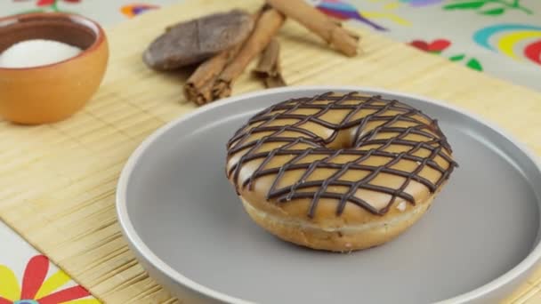 Donut Mocha Com Uma Toalha Mesa Mexicana — Vídeo de Stock