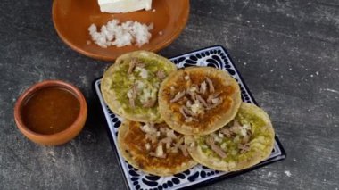 Geleneksel Chalupas, Meksika 'dan, soldan seyahat.