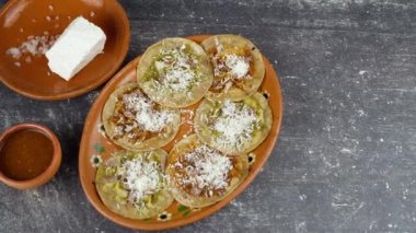 Meksika kil plakalı chalupas poblanas, sol seyahat çekimi