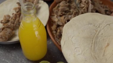 Puebla de Zaragoza 'dan geleneksel taco arabe yemeği