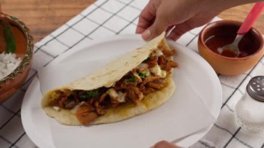 Meksika 'dan gelen yemek, Meksika taco' sunu kameraya yaklaştırıyor.