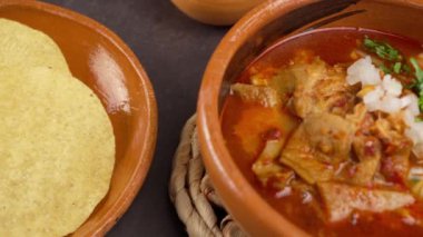 Mol de panza, menudo veya mondongo, yaklaşın.