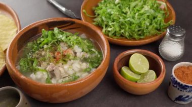 Beyaz pozole, Meksika 'da ulusal tatiller için geleneksel yemek.