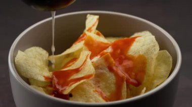 Limon sıkmak, meyve sıkacağı ve patates cipsi sıkmak.