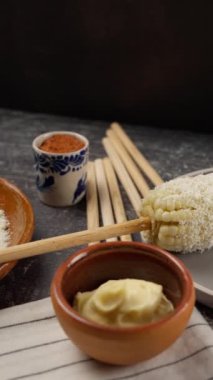 Dikey yemek videosu, Elote Geleneksel Meksika yemekleri.