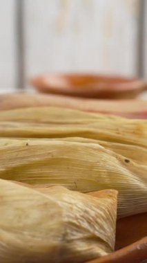 Dikey video, Meksika 'dan tamales, yakın çekim.