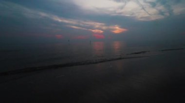 Okyanusun üzerinde gün batımı