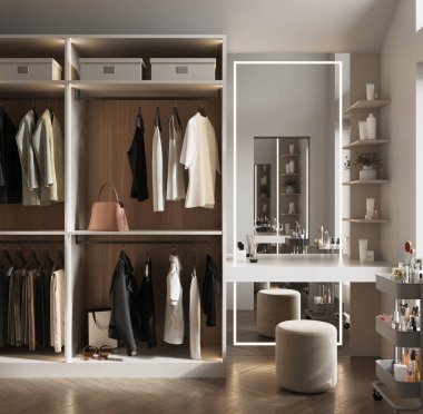 Panoramik pencereli büyük parlak soyunma odası, tuvalet masası ve ayakkabı ve kıyafetler için raflar.