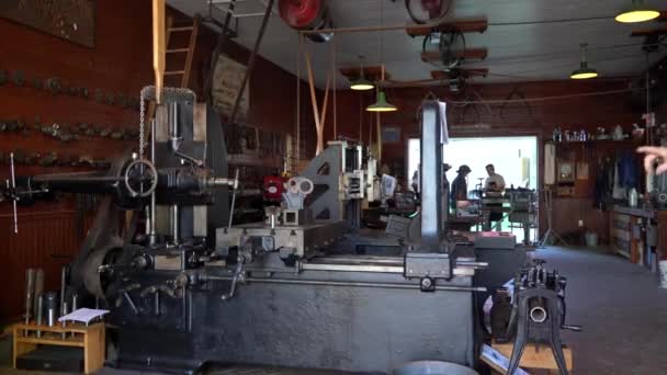 Kinzers Pennsylvania Augustus 2022 Een Oude Machinewerkplaats Met Machines Ruige — Stockvideo