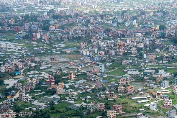 雨季开始时尼泊尔加德满都郊区和田野的空中景观 — 图库照片