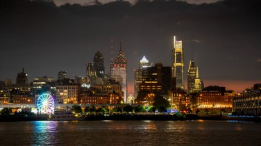Philadelphia City 'nin Sunset' teki güzel silueti Philadelphia, Pennsylvania - 27 Ağustos 2022.